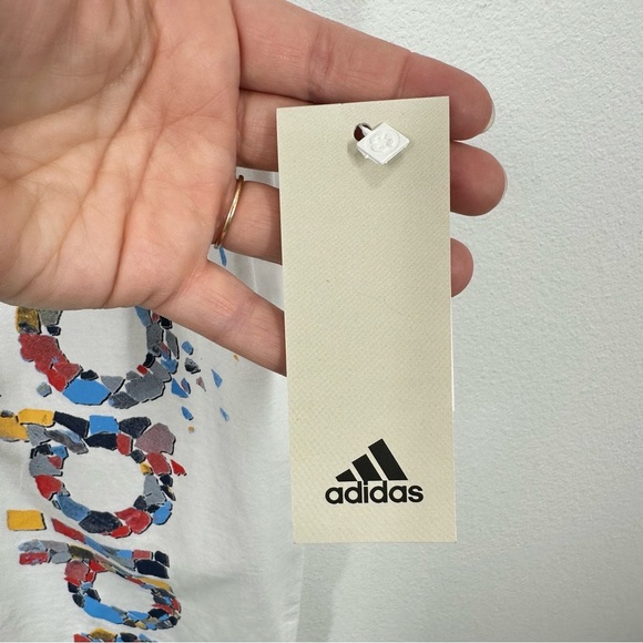 Adidas Boys Young Men Size Large 14/16 Sleeveless Shirt White Practice Logo NWT - Picture 4 of 8